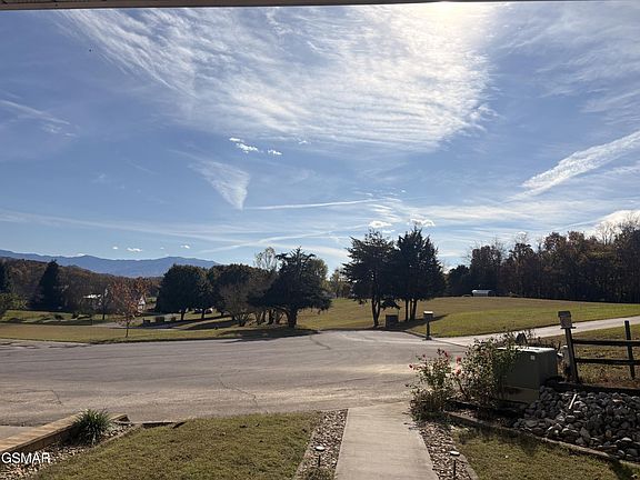 4th image of 2787 Meadow Crest Ln