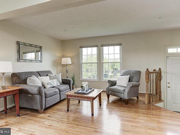 4th image of 2401 Applewood Ct