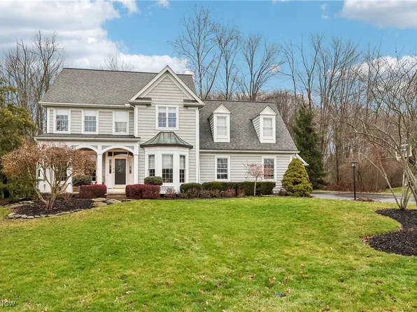 8360 Bainbrook Dr, Chagrin Falls, OH 44023
