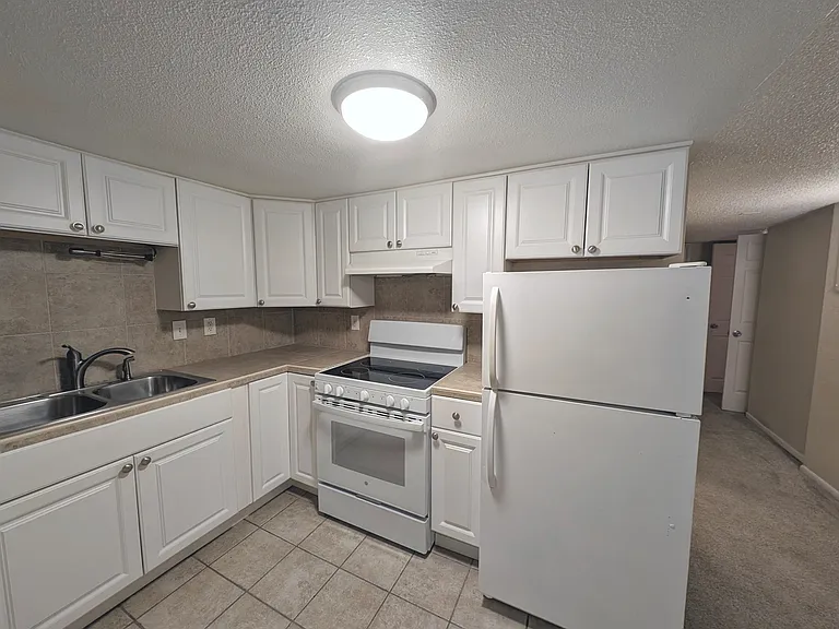 1940 W 32nd Ave #GL2 — Photo 2