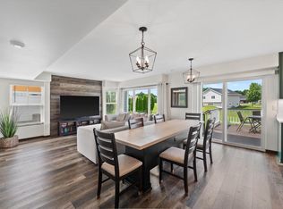 822 Skypark Dr, Hartford, WI 53027