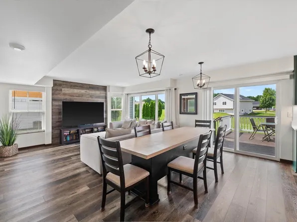 822 Skypark DRIVE, Hartford, WI 53027
