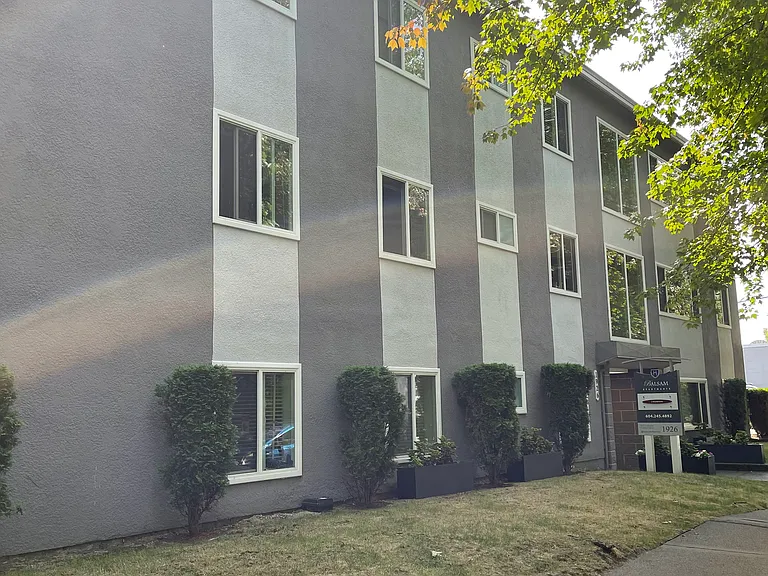 1926 Balsam St #302 — Photo 6