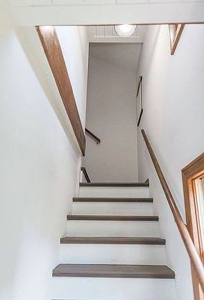 4th image of 1035 Lions Dr