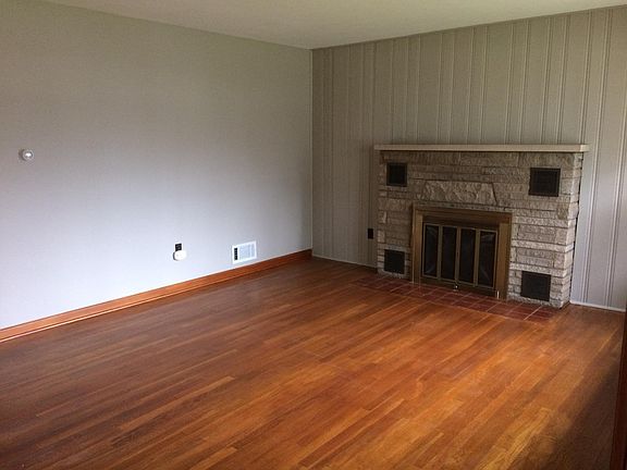 3rd image of 5302 N Calumet Ave