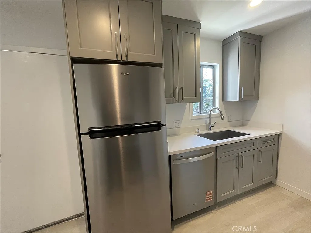 1 bed, 610 sqft, $2,100 — Photo 3