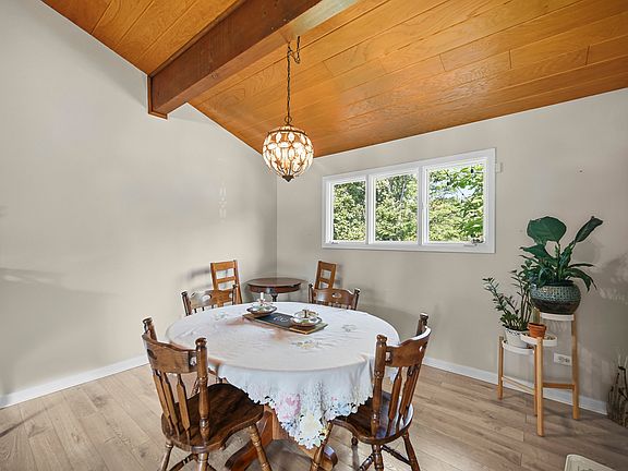 5th image of 34 Londonderry Ln