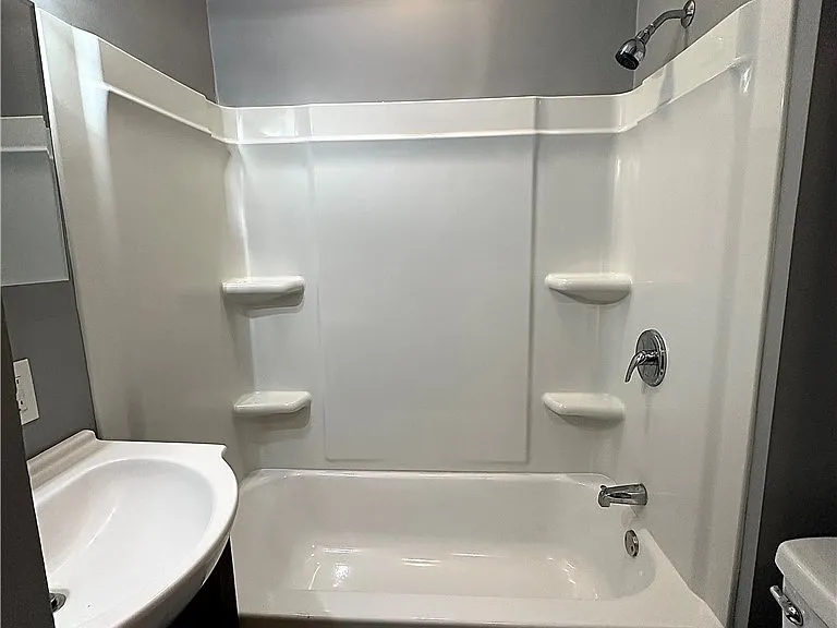 688 Columbus Pkwy — Photo 10