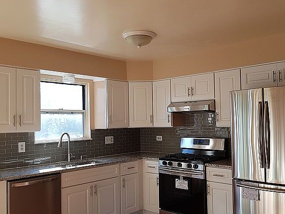 5th image of 534 La Salle Ct N