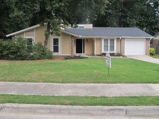 1st image of 214 Hillbrook Dr
