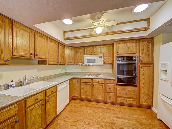 4th image of 3331 Medina Ct