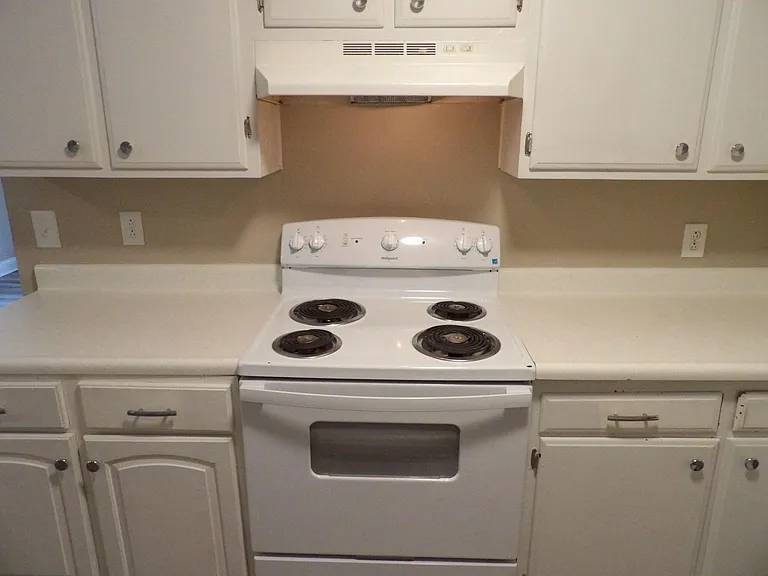 139 Lawrence St — Photo 14