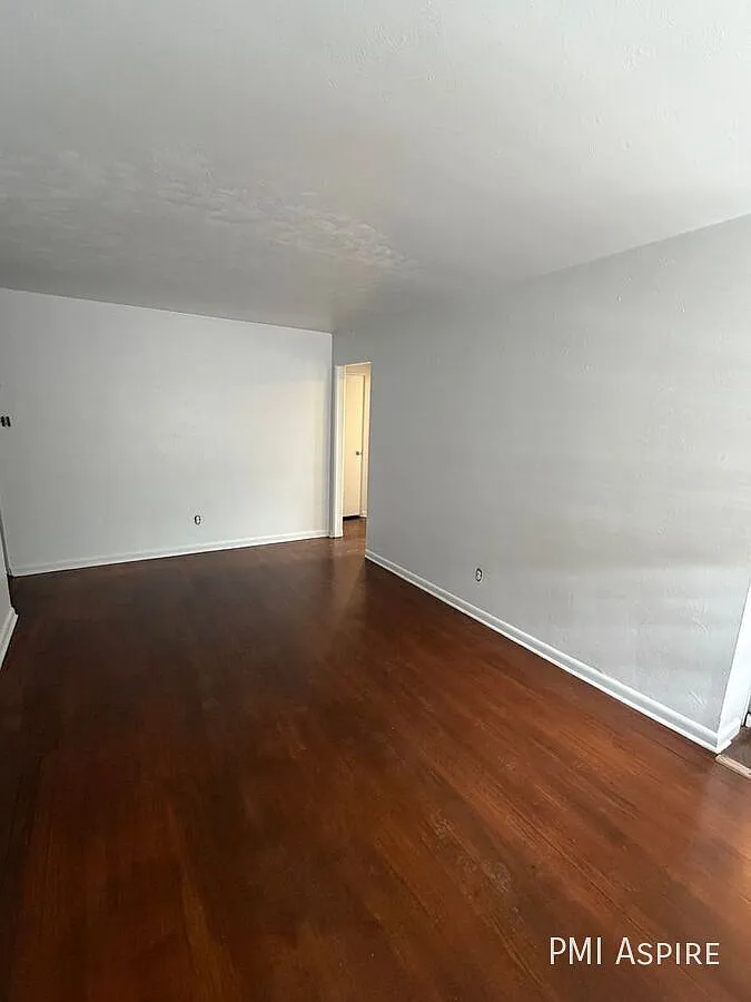 1 bed, 1.0 bath, 565 sqft, $995 — Photo 2