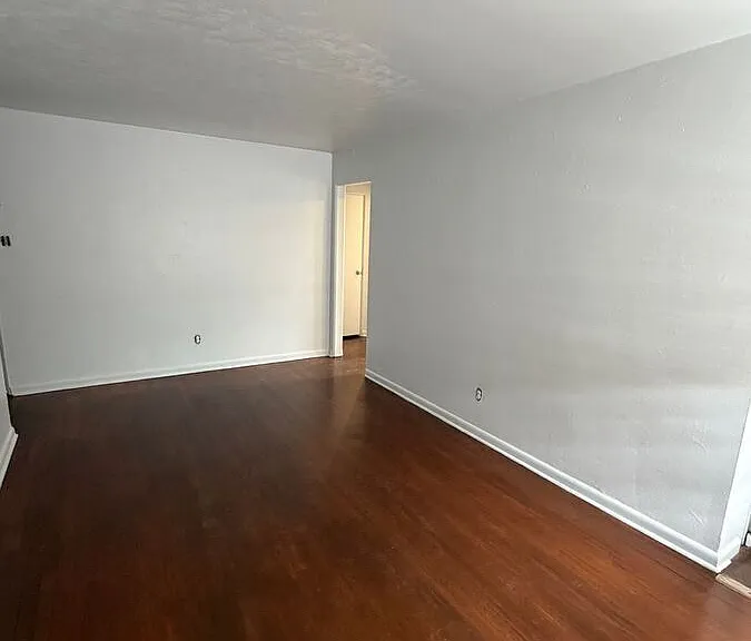 1740 W Mosier Pl #24 — Photo 2