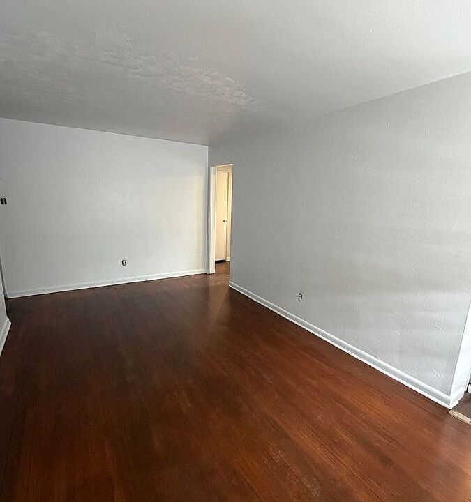 2nd image of 1740 W Mosier Pl APT 24