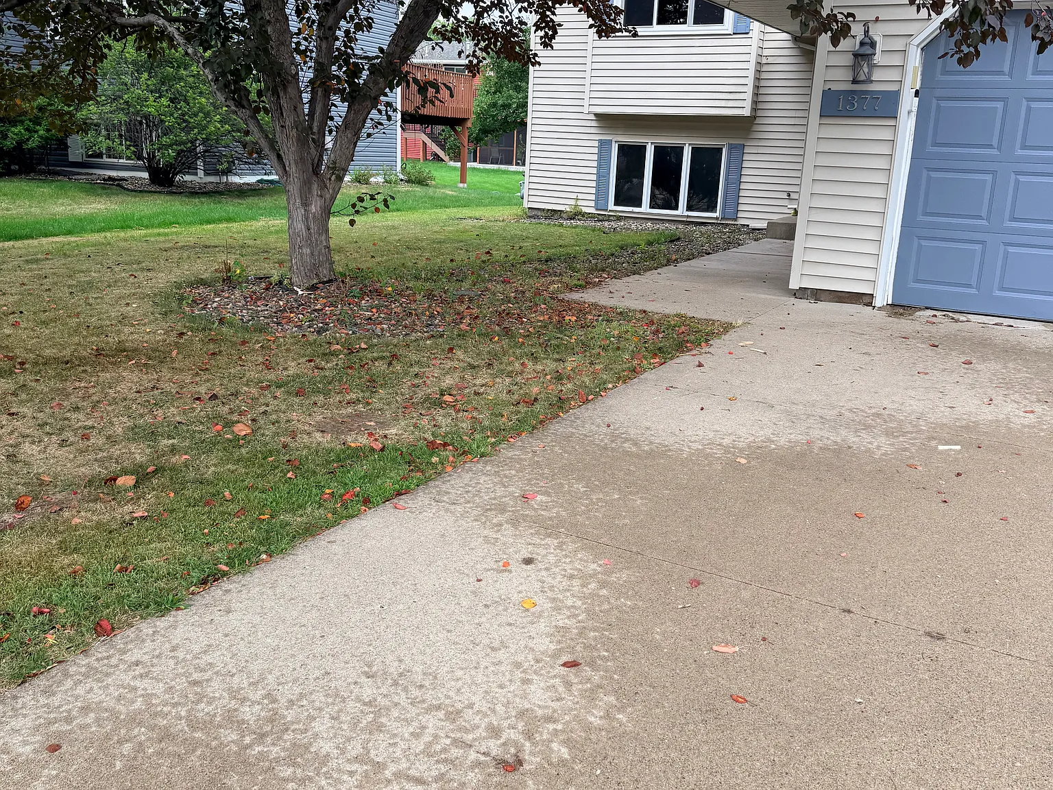 1377 Primrose Ln — Photo 2