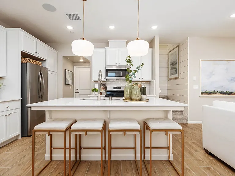 2047 N Wagon Ln — Photo 3