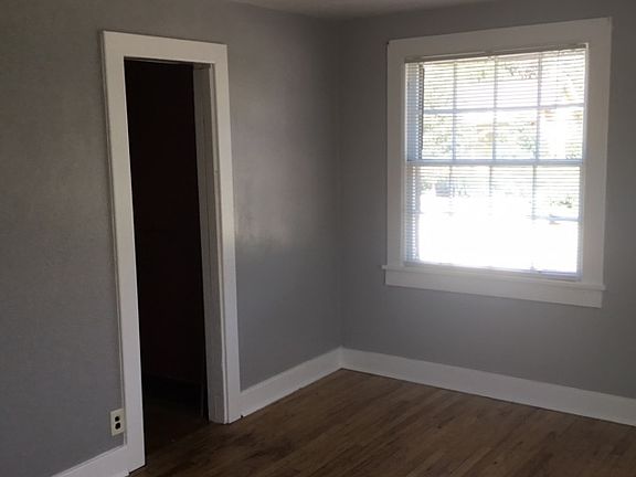 3rd image of 542 Fatherland St APT 4
