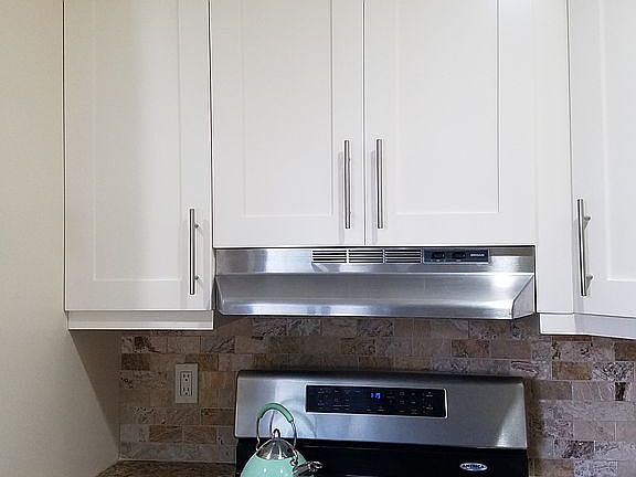 Maximized storage above stov