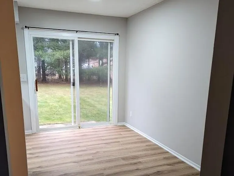 1436 Ellesmere Ave NW — Photo 9
