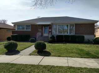 7017 W Dobson St, Niles, IL 60714
