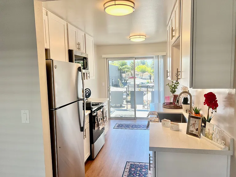 775 Oak St — Photo 4
