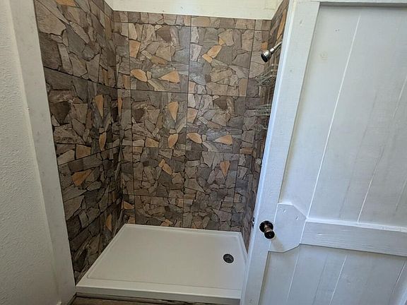 5th image of 126 Bethel Ln