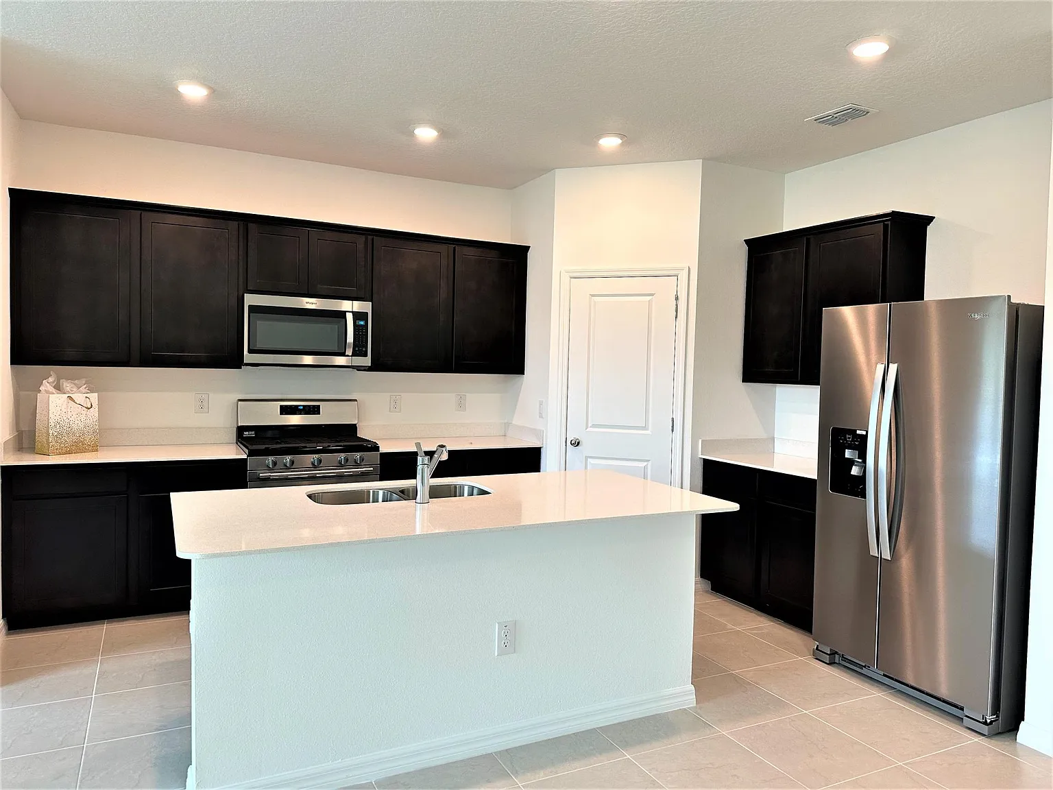 3 bed, 1662 sqft, $2,400 — Photo 2