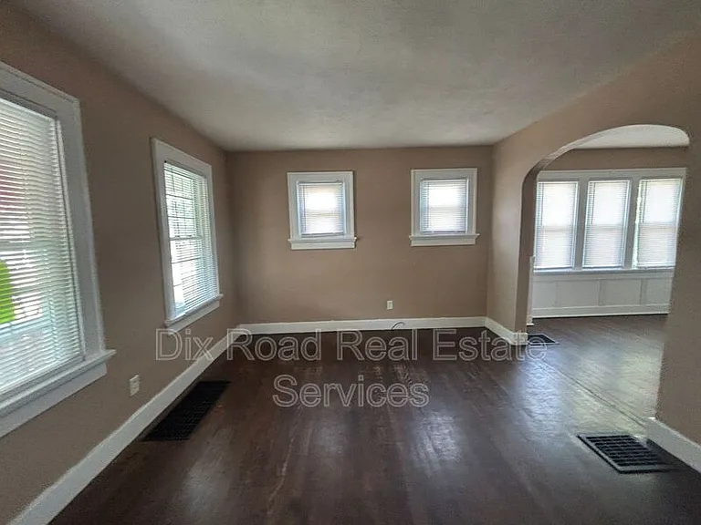 229 Bellaire Ave — Photo 7
