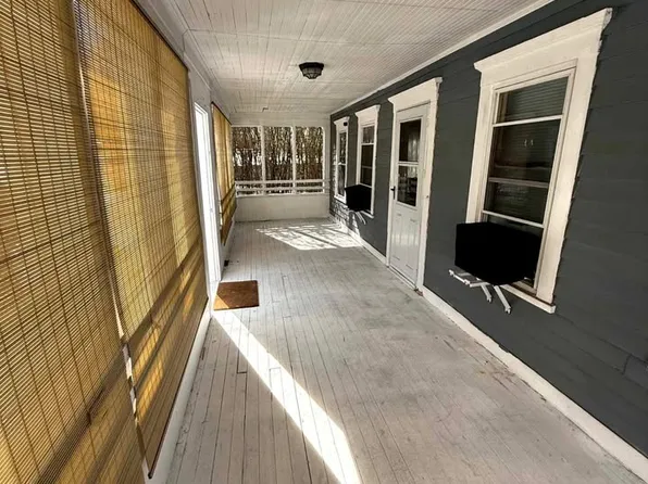 21 E Greenwich Ave, West Warwick, RI 02893