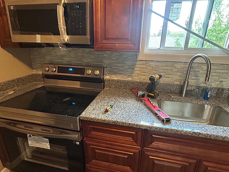 729 Moltke Ave #B — Photo 2