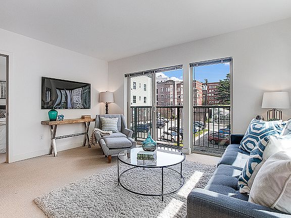 3rd image of 1610 Belmont Ave APT 431