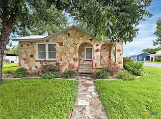 1195 W Coll St, New Braunfels, TX 78130