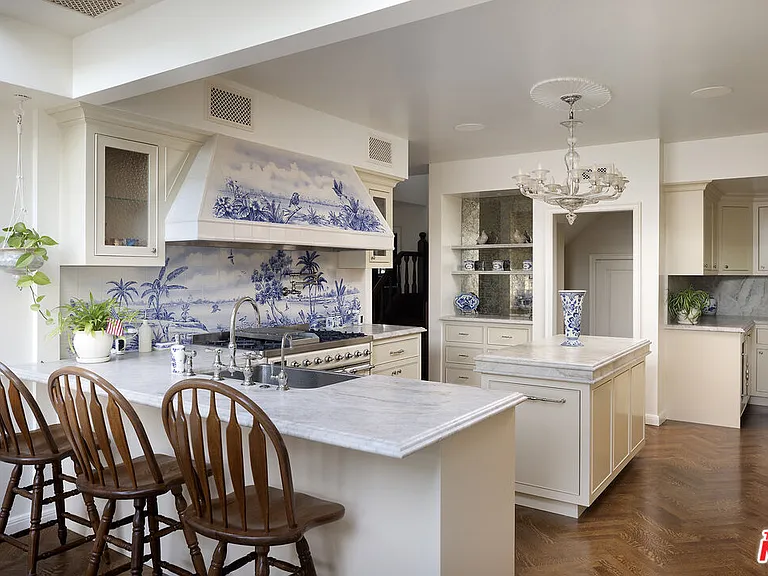 10030 Toluca Lake Ave — Photo 18