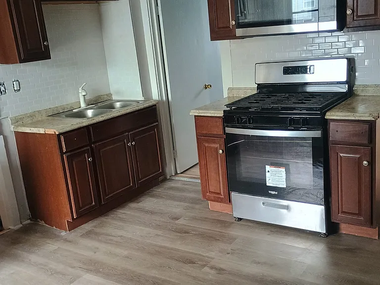 27 Jaques Ave #3 — Photo 5