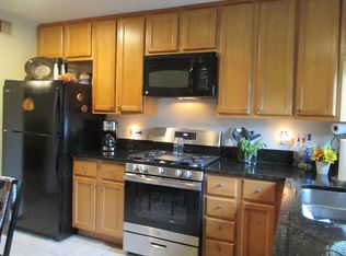 493 Leslie Ct APT 301, Des Plaines, IL 60016