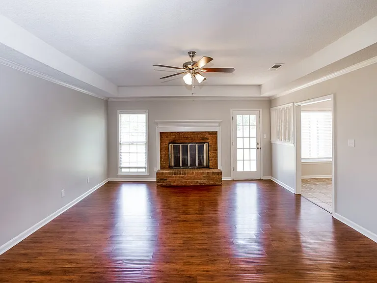 4378 Bunker Hill Dr — Photo 3