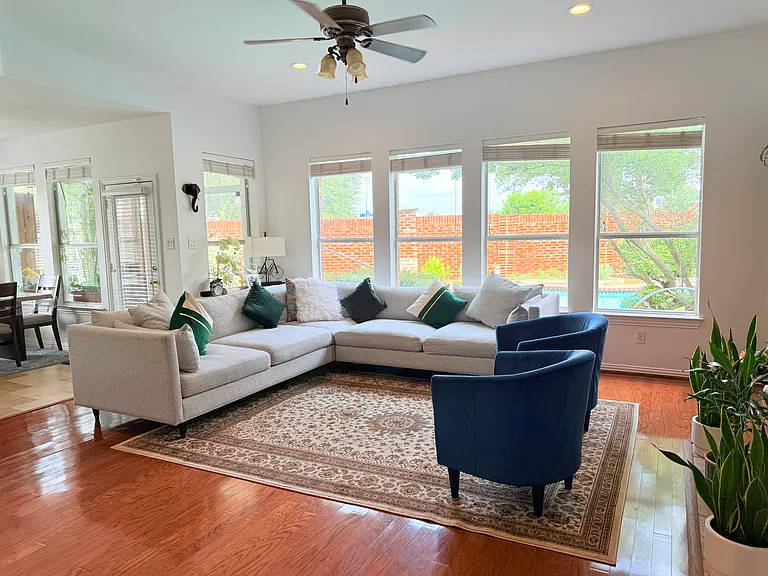 525 Abbey Ct — Photo 8