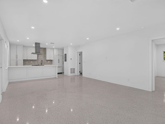 5th image of 3216 Colony Club Rd APT 2