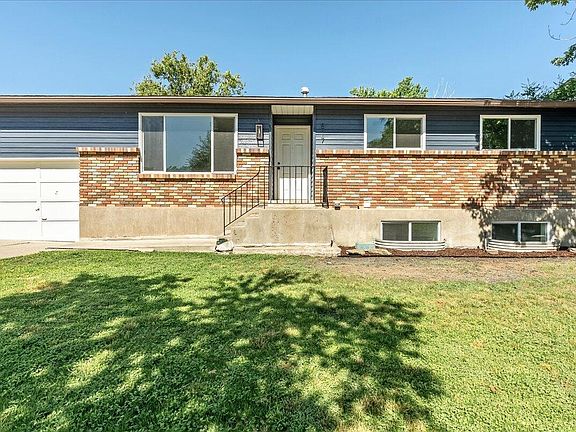 3rd image of 817 N Dorothea Way