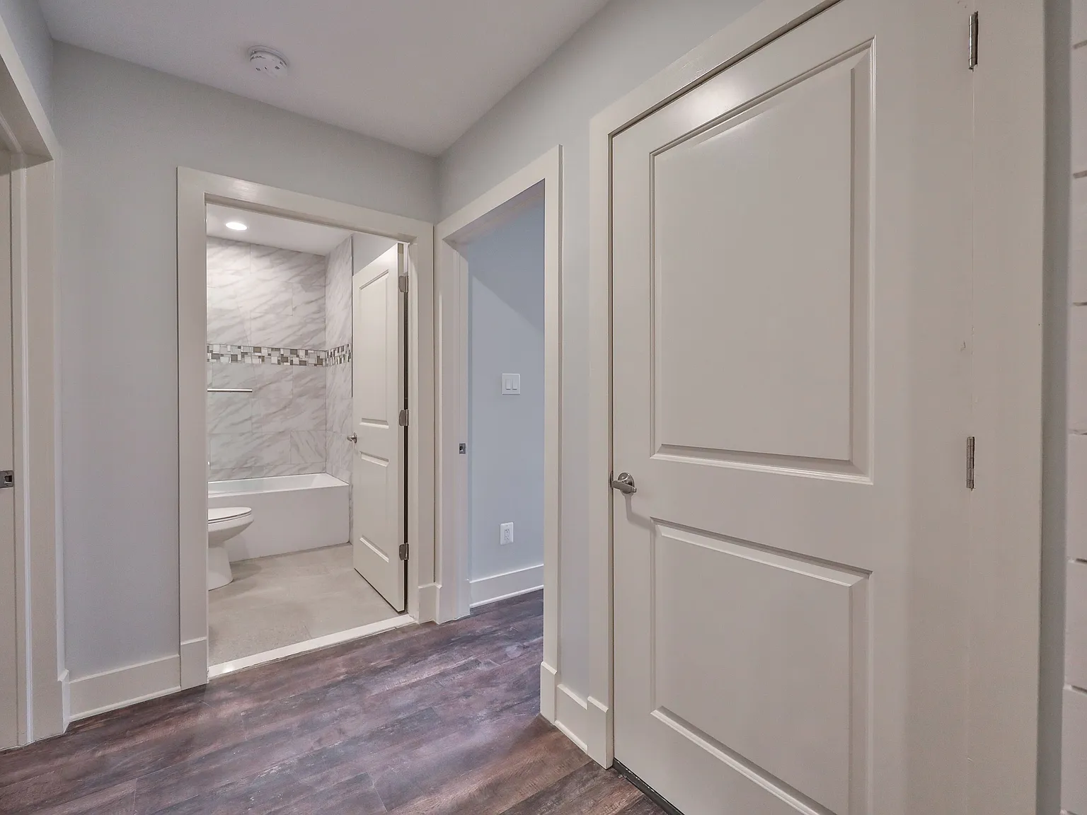 2 bed, 1100 sqft, $2,100 — Photo 3