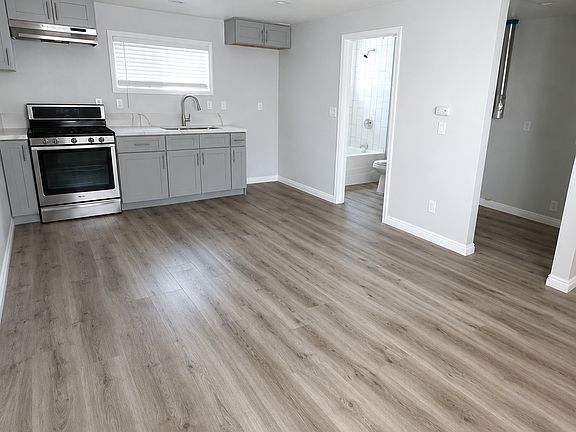 4th image of 728 Lime Ave #B
