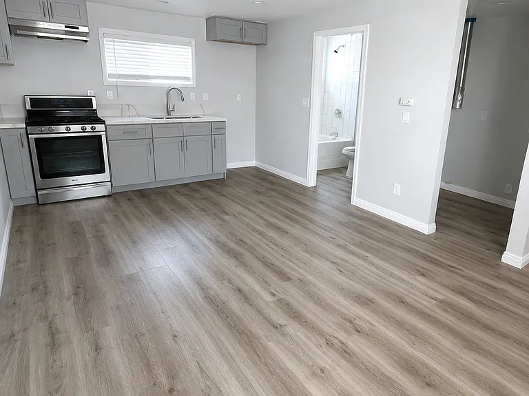 728 Lime Ave #B — Photo 3