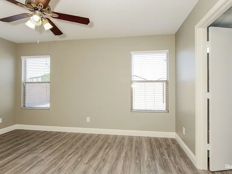 7005 S 31st Dr — Photo 13
