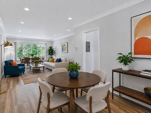 3rd image of 1900 Huntington Dr APT D