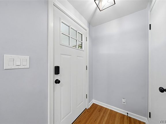 4th image of 178 Waverly Ave