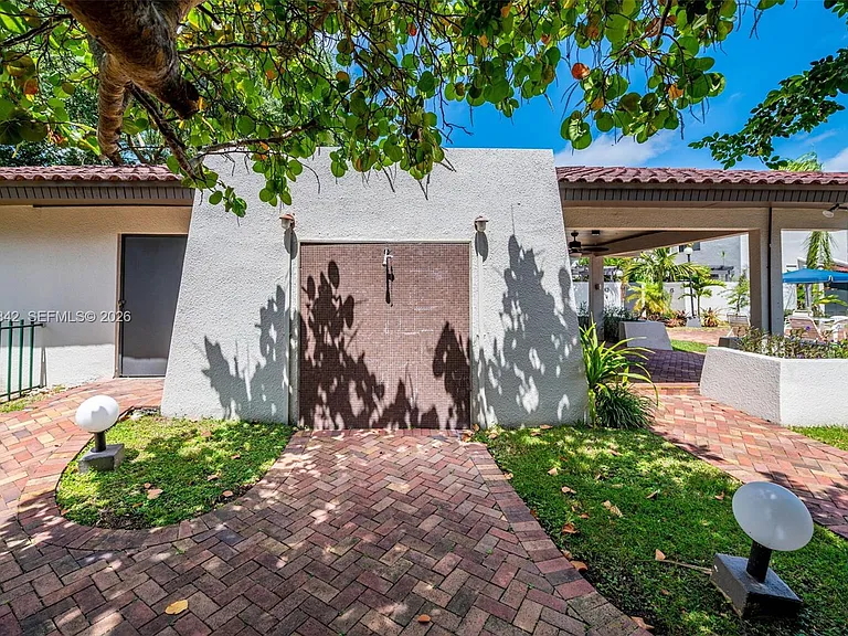 4702 SW 67th Ave #O7 — Photo 31