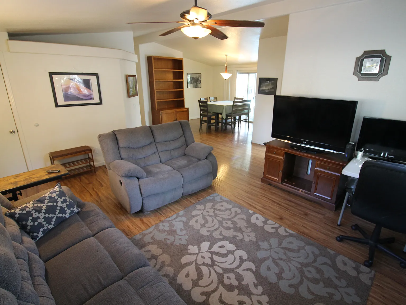 3 bed, 1296 sqft, $2,550 — Photo 3