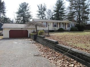 112 Green Ln, Ellwood City, PA 16117