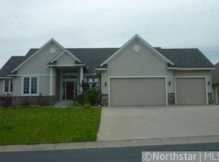 3038 Carey Heights Dr, Maplewood, MN 55109